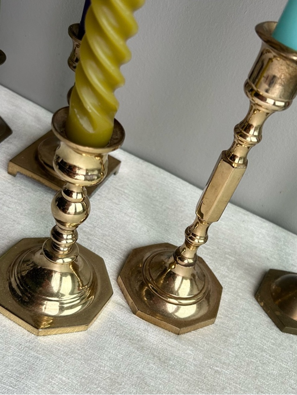 (5) vintage solid brass candlesticks assorted - Picture 3 of 5
